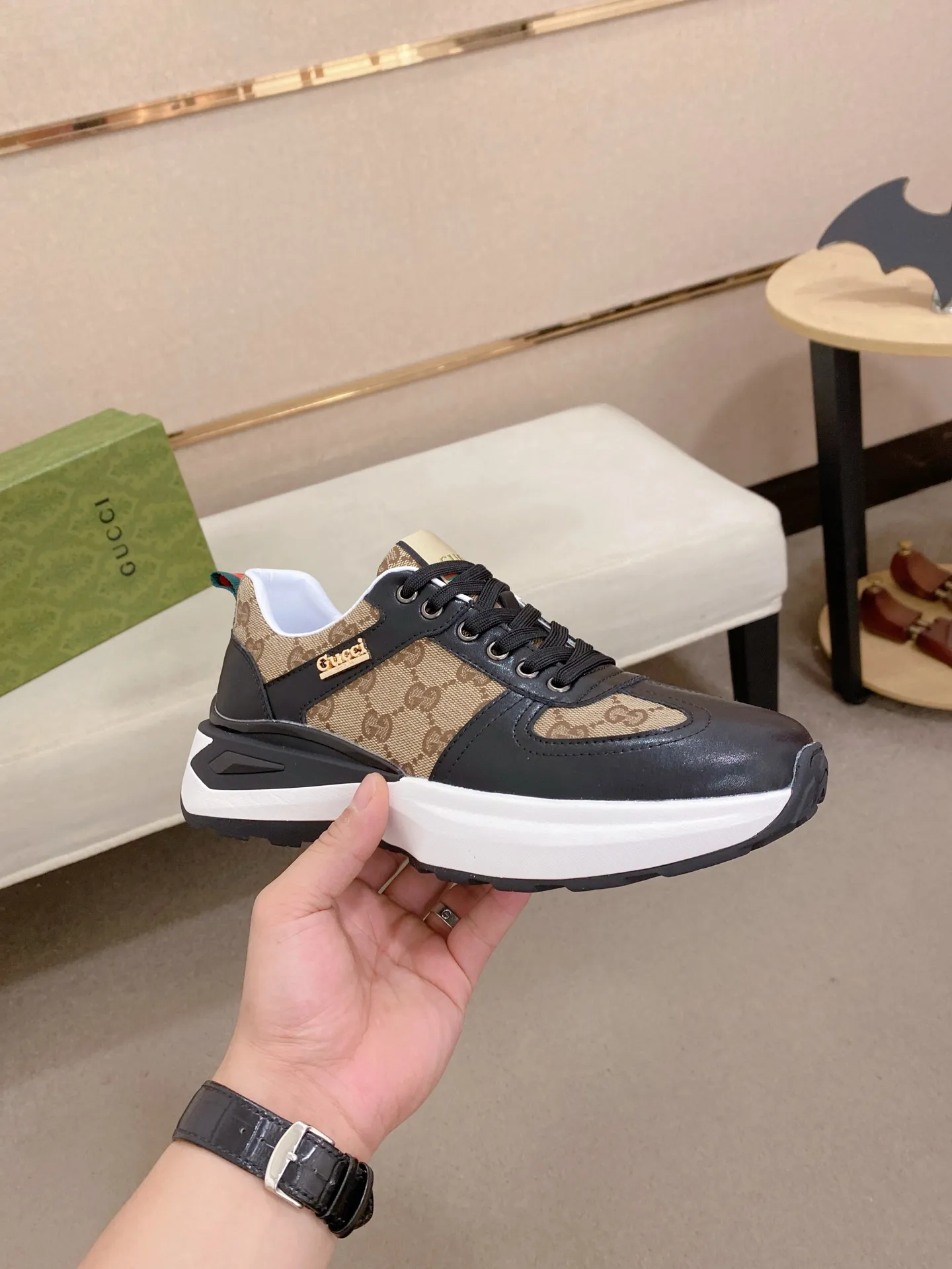 Factory price 462💰New GUCCI (Gucci) counters are launched simultaneously, new men's shoes, 😘fabrics are selected imported cowhide, lining: sheepskin lining. 👍🏿 High-end ☄️ air-cushion molded anti-slip rubber outsole, exquisite lines, simple and elegant, comfortable and high-end for leisure travel. Code number: 38 to 44 (45 can be customized and cannot be returned or exchanged)